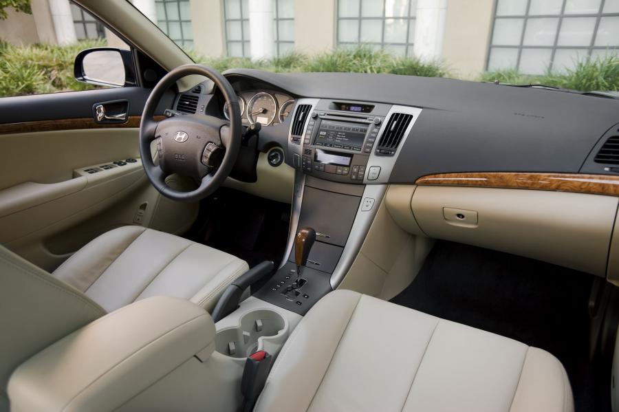  Hyundai Sonata 2009 года  (фото 21 из 40)